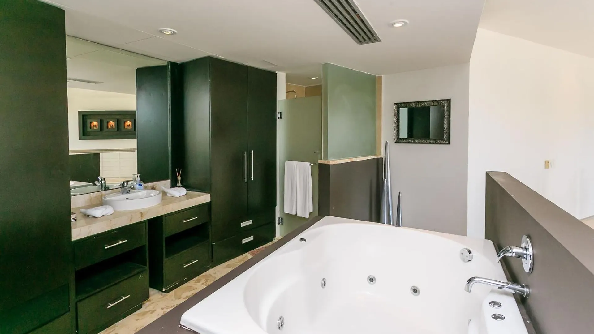 Magia Apartments, Resort-Style, Prime Location With Ocean Views! Playa del Carmen